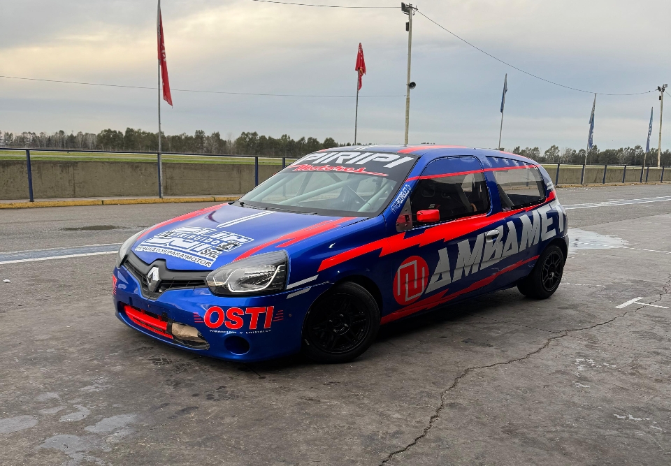 OTRO DEBUT EN LA CLASE TRES, MATÍAS RODRÍGUEZ