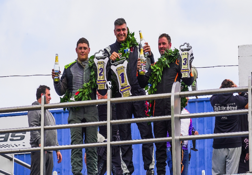 BLANCO A FUEGO LENTO, SOSA CONTUNDENTE